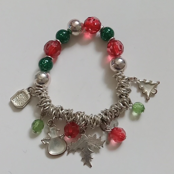 Christmas Charm Bracelet Red & Green Beads Tree, Present & Snowman charms. - Picture 3 of 6